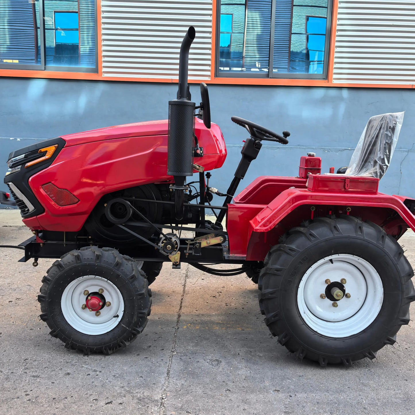 Tractor agrícola Harvester BT-18M Ferretería Forestal